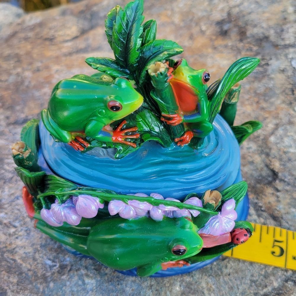 Frog Handpainted Trinket Box‎ - Picture 11 of 12